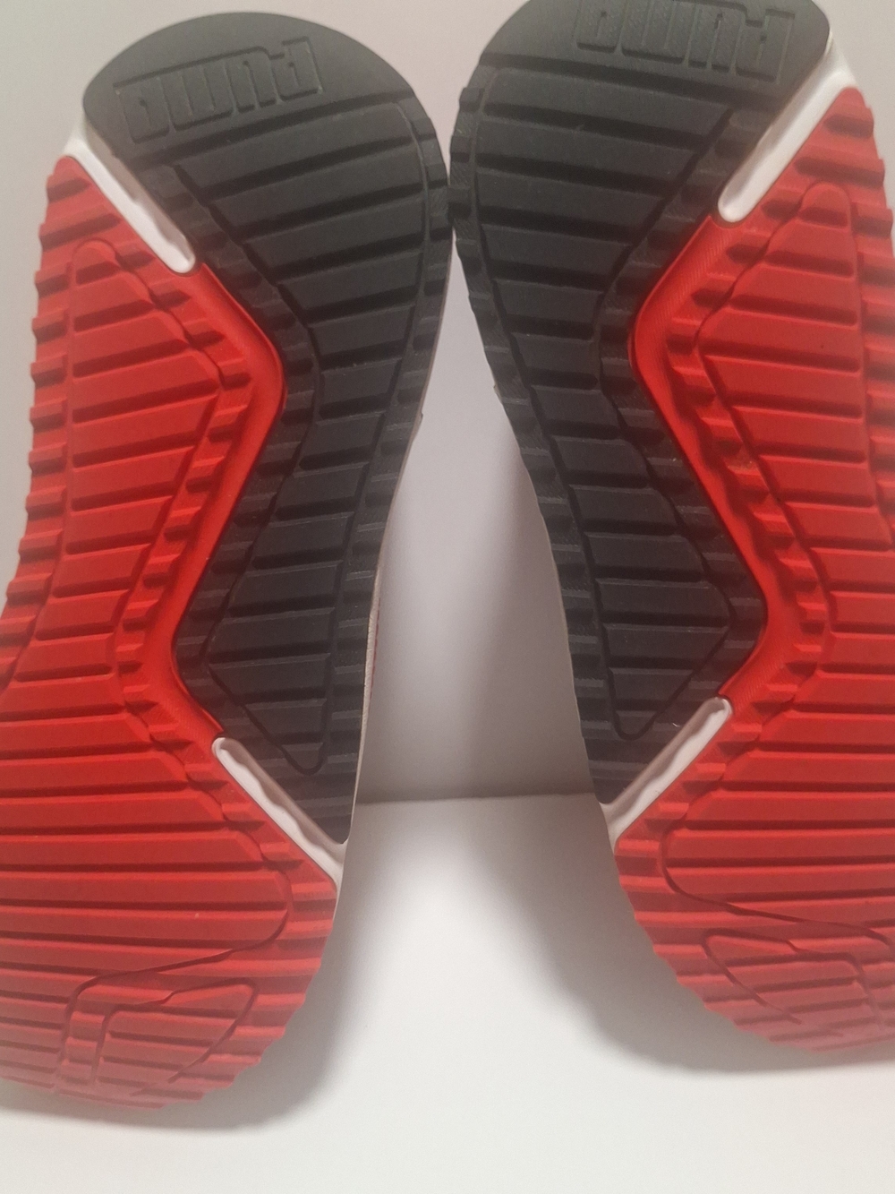 Puma Black and Red Performance Running Shoes - Picture 7 of 12